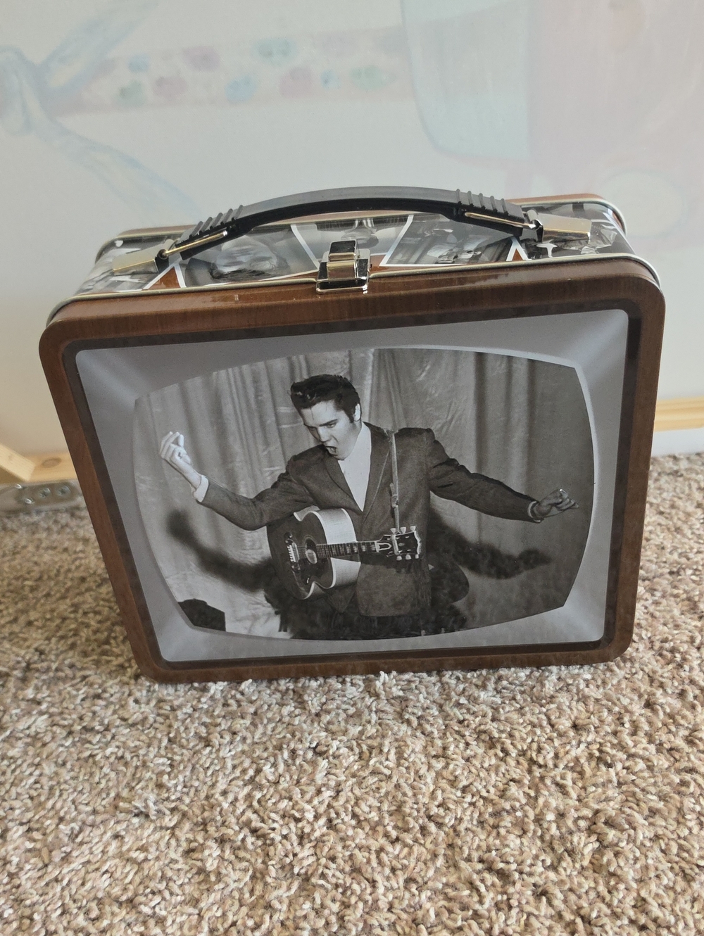 NWOT ELVIS PRESLEY METAL TV Tin LUNCHBOX
